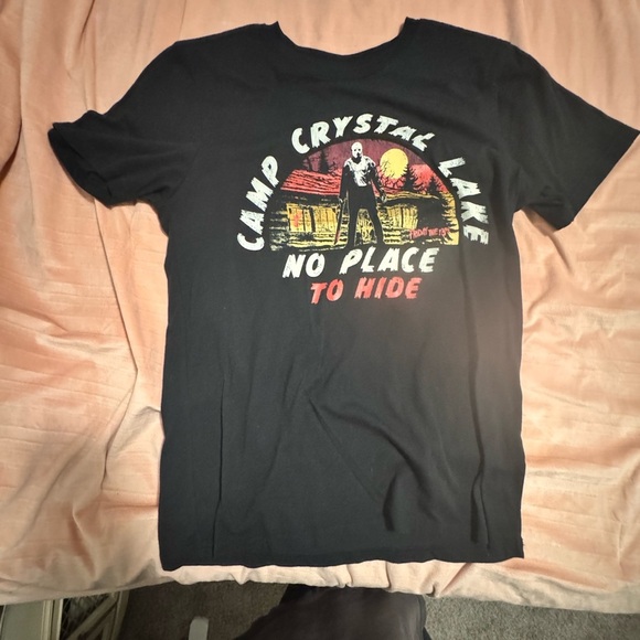 Camp Crystal Lake No Place to Hide Men's Black T-Shirt - Picture 1 of 3